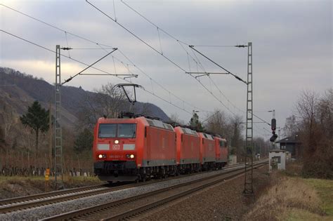 Die 185 057-7 mit der 185 041-1, 152 053-5 und der 151 125-2 am 28.01. ...