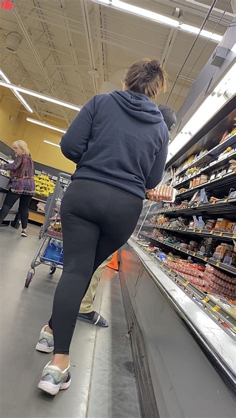 Nerdy Thick Latina Packing Some Ass Spandex Leggings Yoga Pants Forum