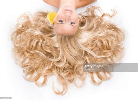 Stock Foto Portr T Der Blonde Mit Lange Lockigem Haar Professional Hair Salon Perfect Hair