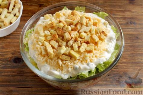 Рецепт: Слоёный салат с курицей, кукурузой, помидорами, яйцами и ...