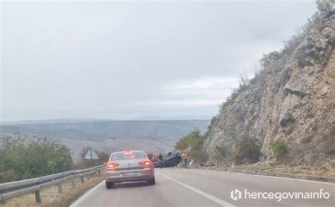 Saobra Ajka Na Putu Stolac Mostar Auto Zavr Io Na Krovu Herceg