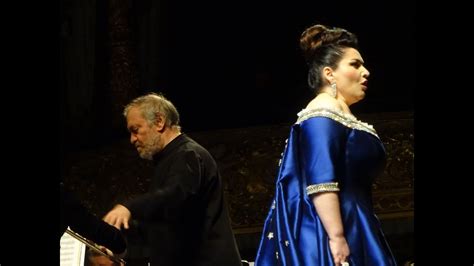 Хибла Герзмава, каватина Нормы Casta Diva - YouTube