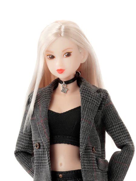 Momoko | Doll Collector