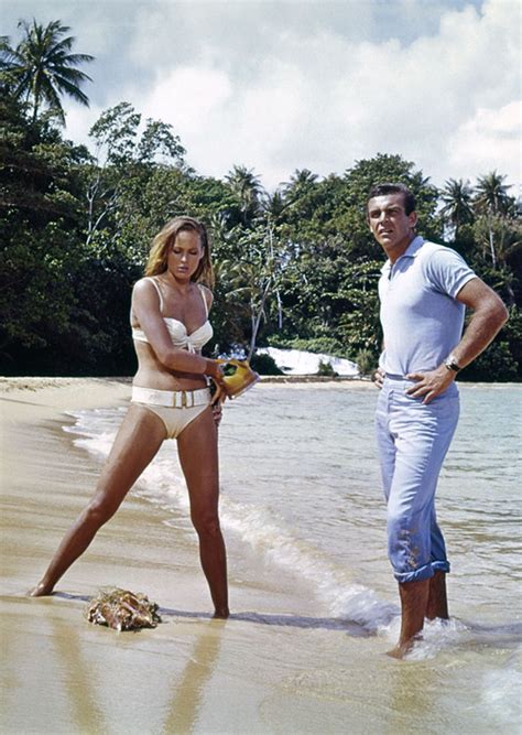 Los 70 años del bikini y su exhibición en París Viste la Calle