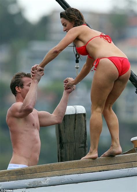 The Bachelor S Richie Strahan Gets Handsy With Bikini Clad Brunette In Sydney Daily Mail Online