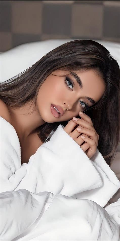 Pin By Athos On Faces Bold Makeup Looks Beauty Face Brunette Beauty