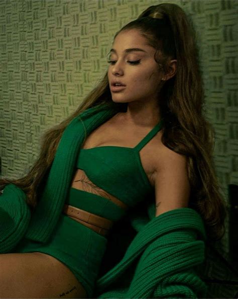 Help me become completely addicted to Queen Ariana | Scrolller