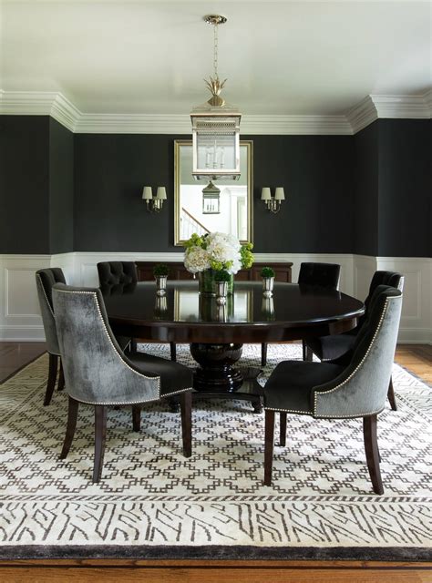 Round Dining Table to Decorate Your Home