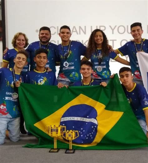 Estudantes brasileiros vencem torneio mundial de robótica nos Estados