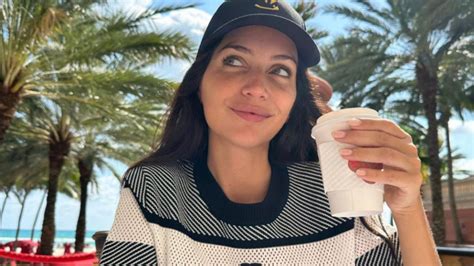 Dinamit Miami Zaira Nara Se Puso Una Micro Bikini Tejidita Y Se Vio M S De Lo Imaginado