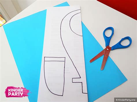 Flugzeug aus Papier basteln: Anleitung für Kleinkinder