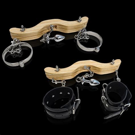 Handgemachte Hodenklemme Mit Anal Plug Und Fu Fesseln Kniende Strafe