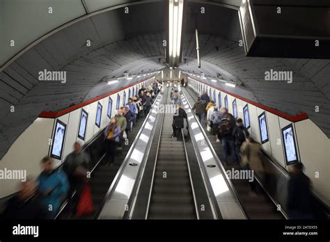 Vienna metro hi-res stock photography and images - Alamy