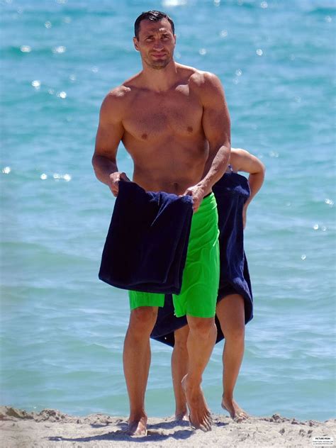 Pregnant HAYDEN PANETTIERE In Bikini On The Beach In Miami HawtCelebs