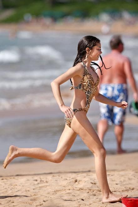 Hot Sexy Megan Hylands Bikini Pics