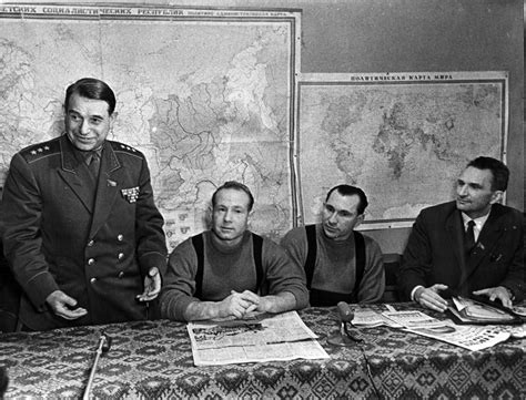Приземление космонавтов А. А. Леонова и П. И. Беляева в уральской тайге ...