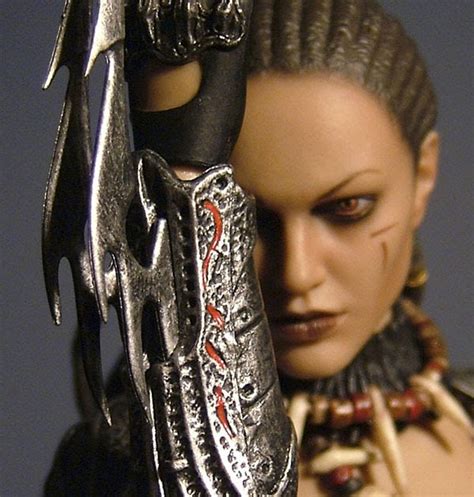 Sword Hot Toys She Predator Machiko