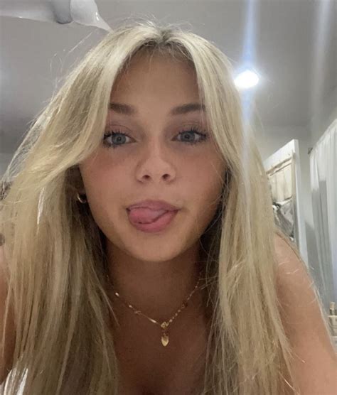 Pin By Sof On Girls Pretty Blonde Hair Blonde Hair Green Eyes