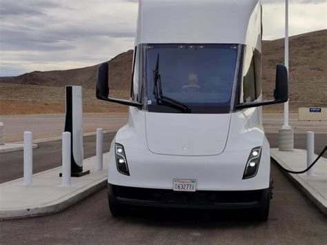 Tesla Semi truck production begins with deliveries this year