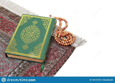 Quran Isl Mico Del Libro Sagrado Con Las Gotas Del Rosario Y Manta De