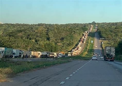 Mortos Em Capotamento De Carreta Na Serra De S O Vicente S O Av S E