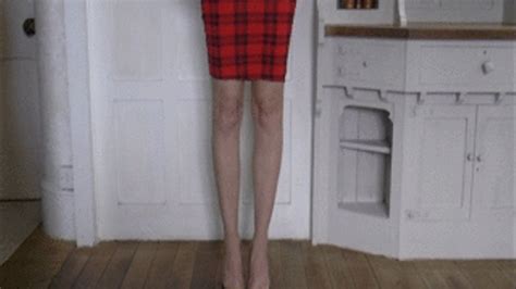 Ariel Anderssen Humiliated As She S Ordered To Get Naked By Female Airport Security Staff