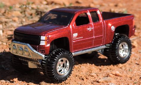 Hot Wheels 2007 Chevy Silverado In 2WD And 4x4
