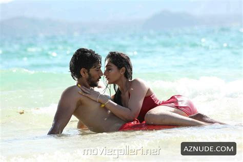 REGINA CASSANDRA Nude AZNude