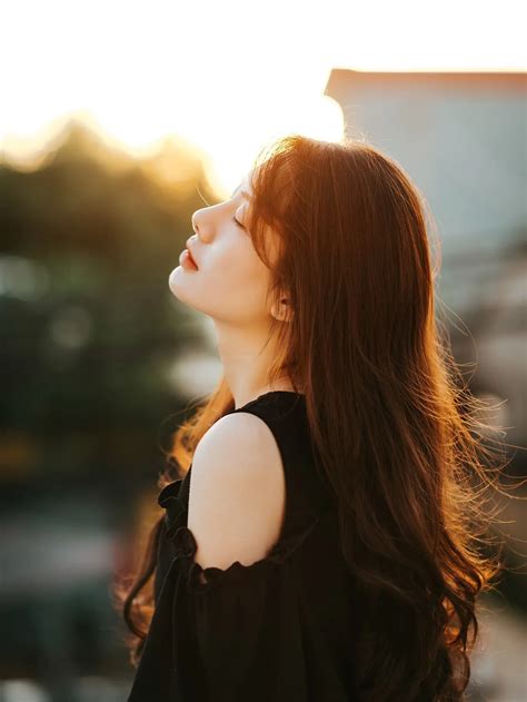 8 Arti Mendalam Mimpi Baju Dipinjam Orang, dari Krisis Identitas hingga