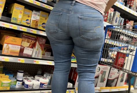 Diaper Booty Latina Milf Major VPL Tight Jeans Forum