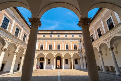 Cour Ducale De Palais à Urbino Italie Image Stock éditorial Image