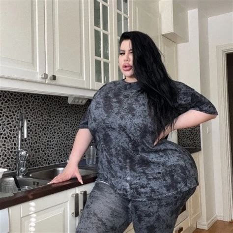 Natasha Crown Huge Ass Twerking Babe Porn XHamster