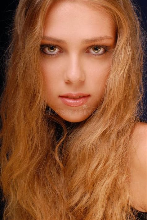 Stup Faction Blonde De Verticale De Charme De Fille Photo Stock Image Du Verticale Personne