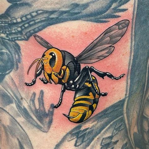 Colored tattoo bee | Traditional tattoo bee, Dark art tattoo, Insect tattoo