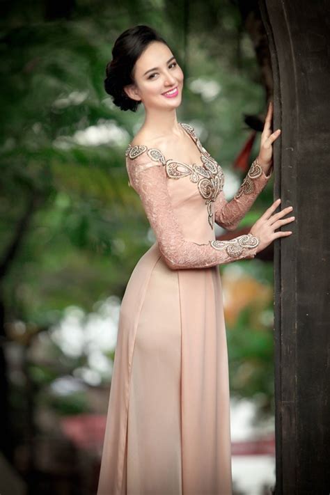 Những mẫu áo dài cưới màu nude khiến cô dâu ngẩn ngơ