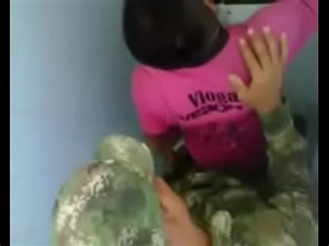 Militaires Colombiens Dans Des Toilettes Publiques Xvideos