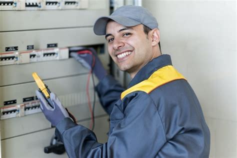 how to become an electrician in florida