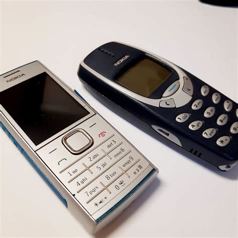 Vintage Nokia Phones. Lot of 10 Nokia Phones. Push-button Phones for