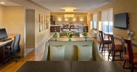 DOUBLETREE BY HILTON HOTEL BOSTON NORTH SHORE $118 ($̶1̶6̶5̶) - Updated ...