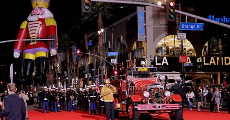Hollywoods Annual Christmas Parade Returns After Covid