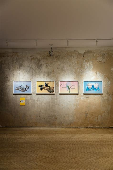 The Naked Room галерея сучасного мистецтва на Рейтарській The Village Україна