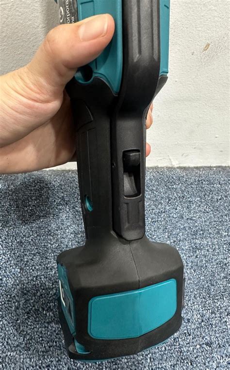Makita GA029GM201(RM2J) Cordless Brushless Angle Grinder with Fast Cha