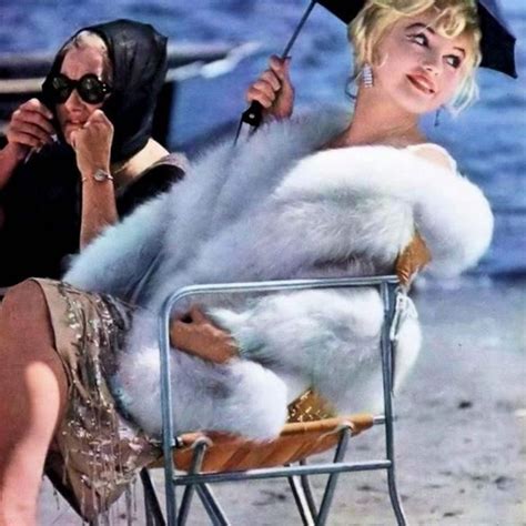 Marilyn Monroe On The Set Of Some Like It Hot Marilyn Monroe Movies Marilyn Monroe Photos