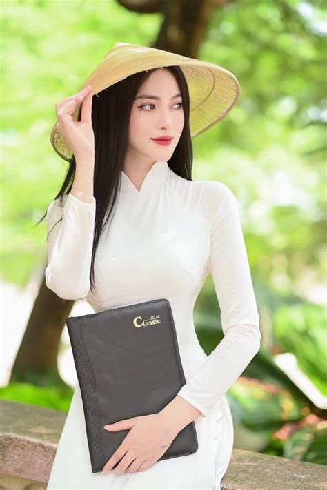 Hot girl Minh Ngọc Âm nhạc đến với tôi như một cái duyên