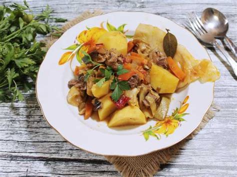 Тушеная говядина с солеными огурцами — рецепт с фото пошагово