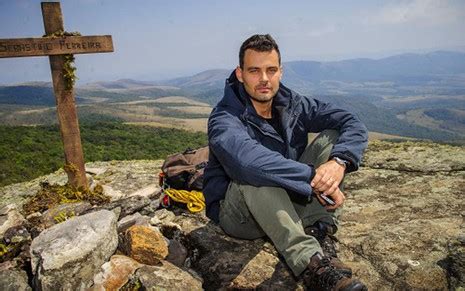 Império Téo insinua que Enrico é gay e sofre atentado em piscina Notícias da TV