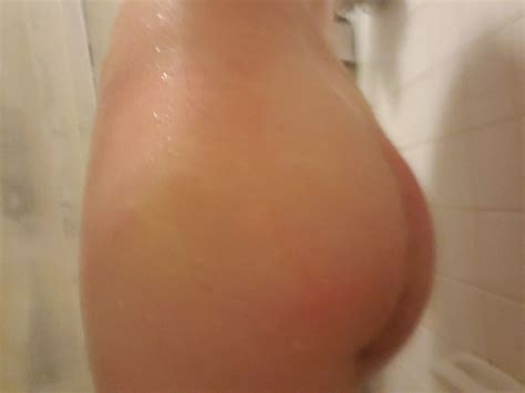 Quick Pic Of My Ass In The Shower Scrolller