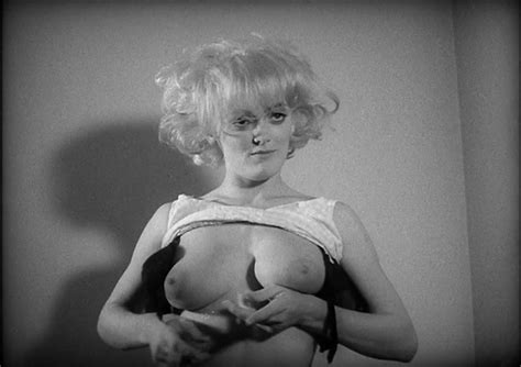 Naked Maureen Gaffney In One Shocking Moment