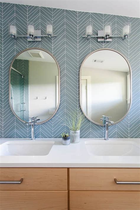 Best Oval Mirror Ideas For Your Bathroom Decor Snob