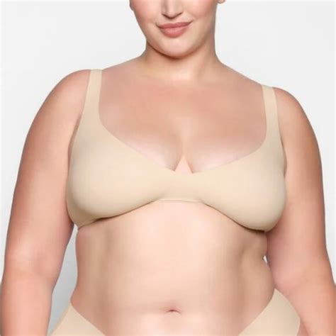 Skims Intimates Sleepwear Skims Naked Plunge Bra Bralette Sand Xs Nwt Poshmark